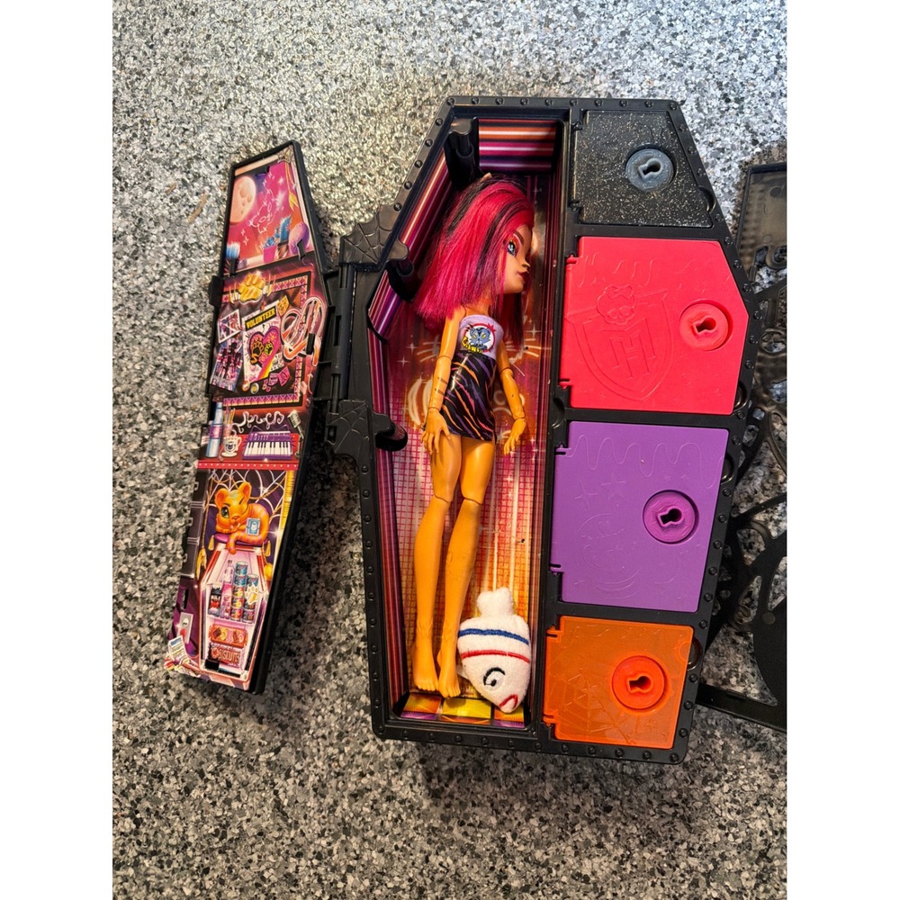 Monster High Skulltimate Secrets Toralei Stripe Doll Coffin Locker Set G3 Mattel